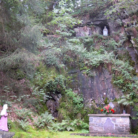 Felsformation „Rittersprung“ zwischen Peterskirchen und Ouren