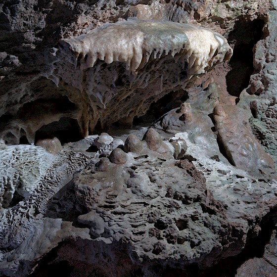 Tropfsteine in der Neptun-Grotte