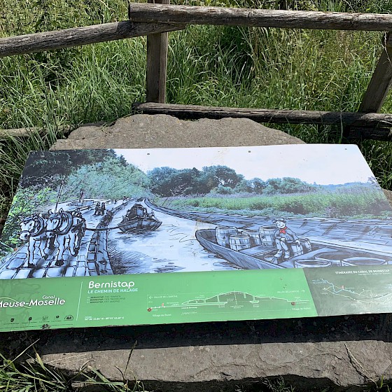 Info-Tafel zum geplanten Betrieb