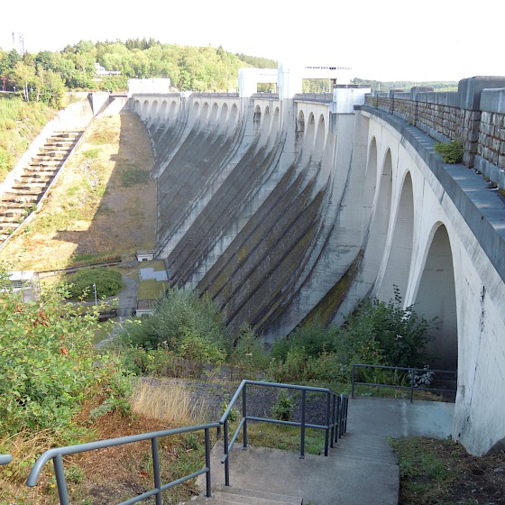 Staumauer der Wesertalsperre